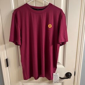 Lululemon License to Train Relaxed Fit T-Shirt MGPR Magenta Purple Size Medium M